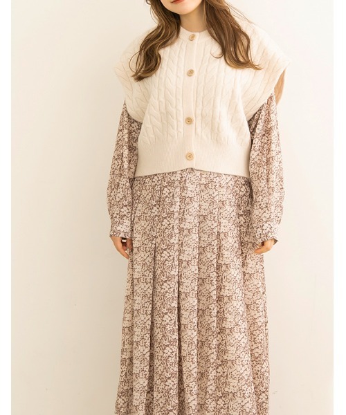 chocomee（チョコミー）の「button knit vest（ベスト・レディース・アイボリー/ベージュ・FREE）」の6枚目の写真