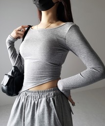 ※【 カップ付き 】バックオープンカッティング長袖タイトTシャツ