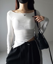 ※【 カップ付き 】バックオープンカッティング長袖タイトTシャツ