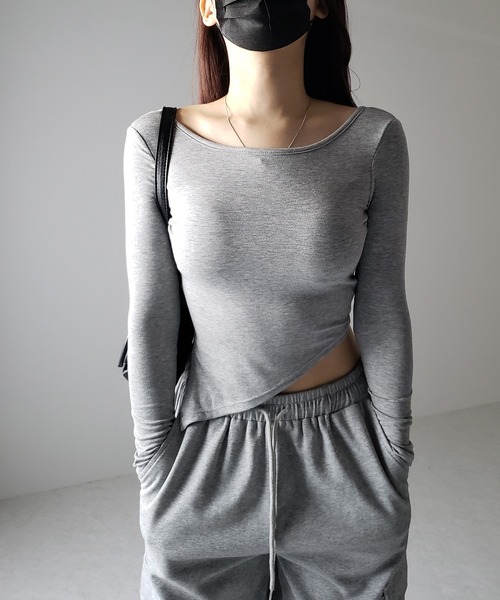 me+em select(ミームセレクト)の「※【 カップ付き 】バックオープンカッティング長袖タイトTシャツ(Tシャツ/カットソー・レディース・ブラック/ホワイト/グレー・FREE)」の5枚目の写真