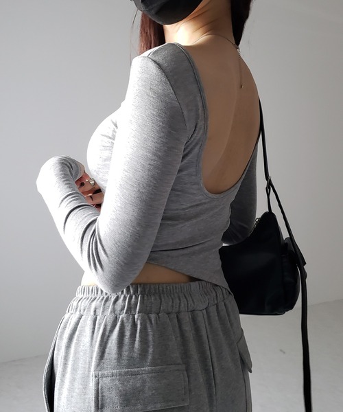 me+em select(ミームセレクト)の「※【 カップ付き 】バックオープンカッティング長袖タイトTシャツ(Tシャツ/カットソー・レディース・ブラック/ホワイト/グレー・FREE)」の6枚目の写真