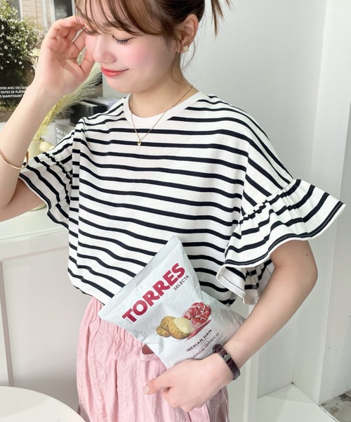 U.S. POLO ASSN.(ユーエスポロアッスン)の「moment+別注【U.S.POLO ASSN.】ワンポイント刺繍ショルダーフリルTシャツ(Tシャツ/カットソー・レディース・ブラック系その他/オフホワイト/グレイッシュベージュ/ブラック/ネイビー/オートミール・M/L)」の3枚目の写真