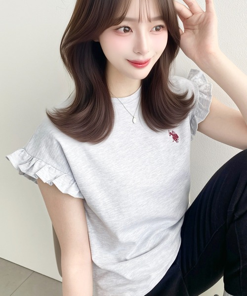 U.S. POLO ASSN.(ユーエスポロアッスン)の「moment+別注【U.S.POLO ASSN.】ワンポイント刺繍ショルダーフリルTシャツ(Tシャツ/カットソー・レディース・ブラック系その他/オフホワイト/グレイッシュベージュ/ブラック/ネイビー/オートミール・M/L)」の11枚目の写真