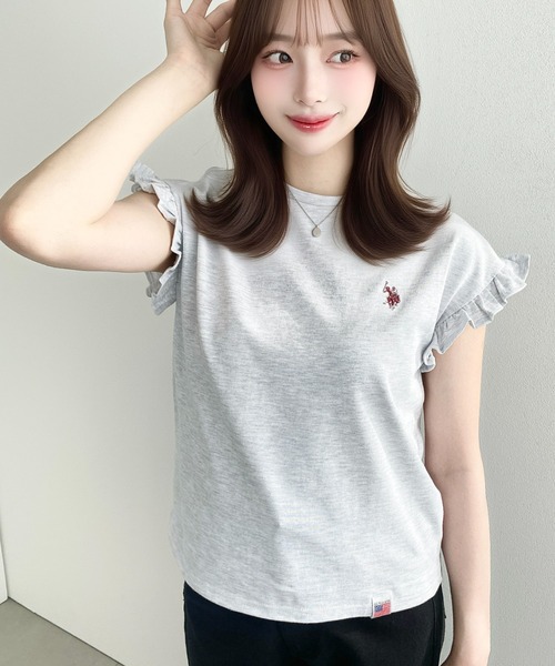 U.S. POLO ASSN.(ユーエスポロアッスン)の「moment+別注【U.S.POLO ASSN.】ワンポイント刺繍ショルダーフリルTシャツ(Tシャツ/カットソー・レディース・ブラック系その他/オフホワイト/グレイッシュベージュ/ブラック/ネイビー/オートミール・M/L)」の9枚目の写真