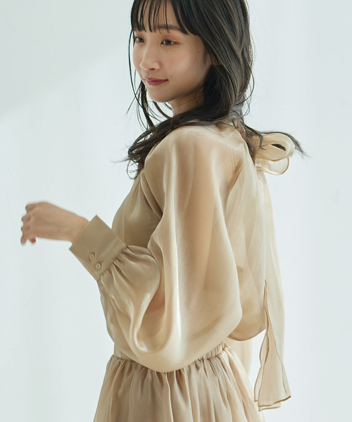 Jayro(ジャイロ)の「バックリボンブラウス(シャツ/ブラウス・レディース・ベージュ/ホワイト系その他/チャコールグレー・M)」の5枚目の写真