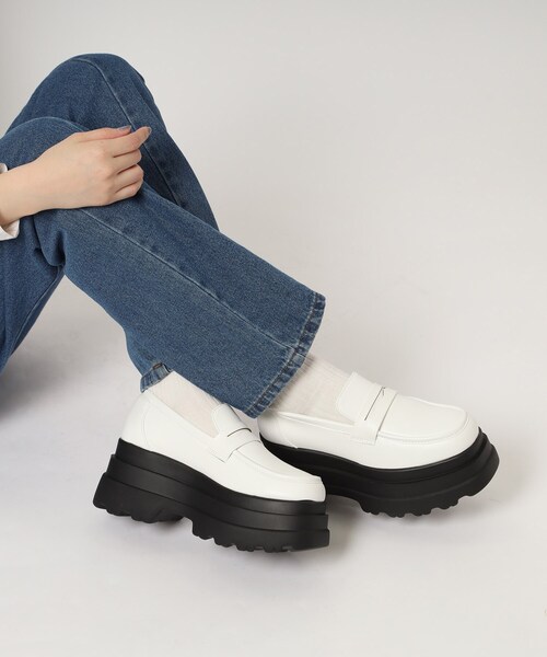 cs T&P(シーエスティーアンドピー)の「厚底2段ソールローファーパンプス(パンプス・レディース・ブラック系1/ホワイト/ブルー系2/ブラック・L/M/S/LL)」の21枚目の写真