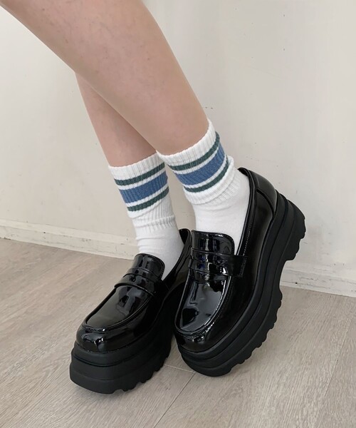 cs T&P(シーエスティーアンドピー)の「厚底2段ソールローファーパンプス(パンプス・レディース・ブラック系1/ホワイト/ブルー系2/ブラック・L/M/S/LL)」の4枚目の写真