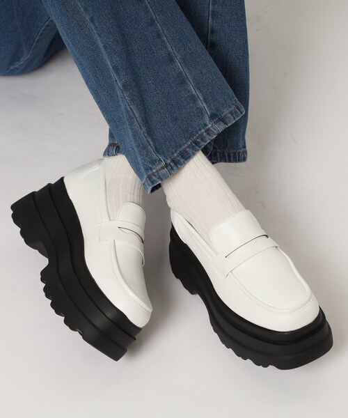 cs T&P(シーエスティーアンドピー)の「厚底2段ソールローファーパンプス(パンプス・レディース・ブラック系1/ホワイト/ブルー系2/ブラック・L/M/S/LL)」の2枚目の写真