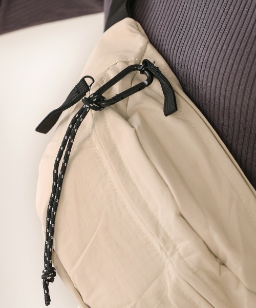 Bou Jeloud（ブージュルード）の「ナイロンZIPバッグ（ショルダーバッグ・レディース・ブラック/ベージュ・ONESIZE）」の6枚目の写真