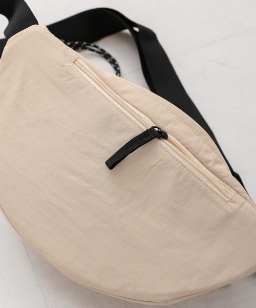 Bou Jeloud（ブージュルード）の「ナイロンZIPバッグ（ショルダーバッグ・レディース・ブラック/ベージュ・ONESIZE）」の14枚目の写真