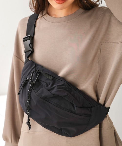 Bou Jeloud（ブージュルード）の「ナイロンZIPバッグ（ショルダーバッグ・レディース・ブラック/ベージュ・ONESIZE）」の7枚目の写真