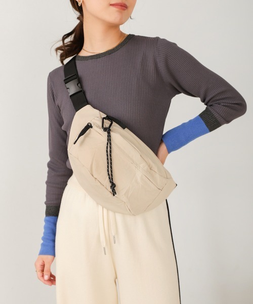 Bou Jeloud（ブージュルード）の「ナイロンZIPバッグ（ショルダーバッグ・レディース・ブラック/ベージュ・ONESIZE）」の19枚目の写真