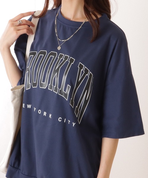 Lace Ladies(レースレディース)の「カレッジロゴ風 ビッグシルエット 半袖 ドロップショルダー プルオーバー(Tシャツ/カットソー・レディース・ブラック/ダークグレー/ネイビー/ライトグレー・M/XL)」の4枚目の写真