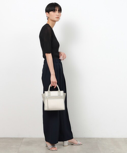 OPAQUE.CLIP（オペークドットクリップ）の「◆【2WAY】キャンバス合皮コンビスクエアミドルトートバッグ（ハンドバッグ・レディース・ブラック/グレー/ベージュ・00）」の4枚目の写真