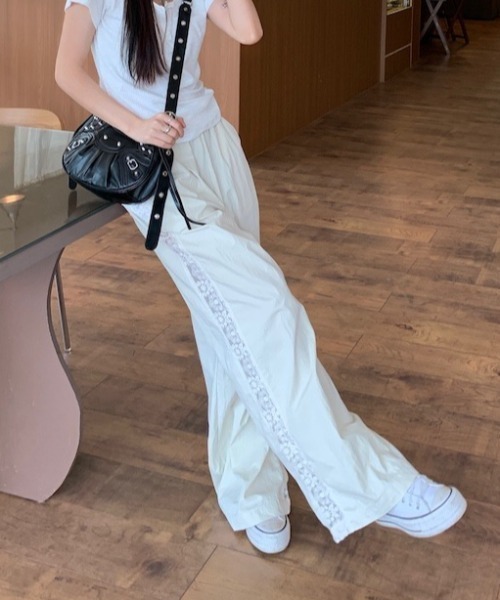 Vipoa（ヴィポア）の「サイドシアーレースワイドパンツ（その他パンツ・レディース・アイボリー・FREE）」の5枚目の写真
