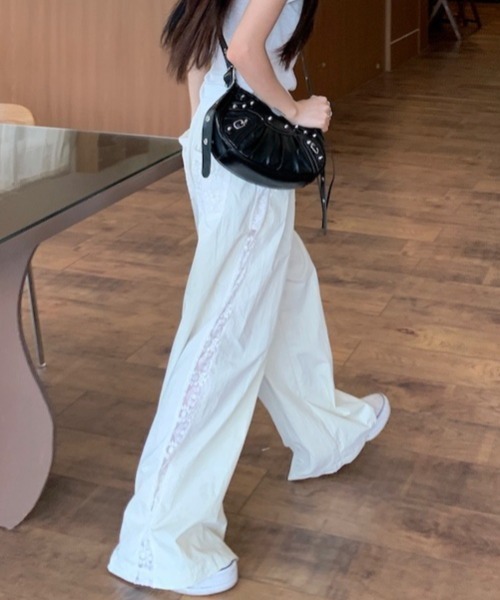 Vipoa（ヴィポア）の「サイドシアーレースワイドパンツ（その他パンツ・レディース・アイボリー・FREE）」の6枚目の写真