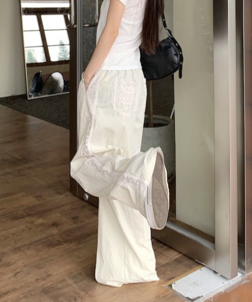 Vipoa（ヴィポア）の「サイドシアーレースワイドパンツ（その他パンツ・レディース・アイボリー・FREE）」の7枚目の写真