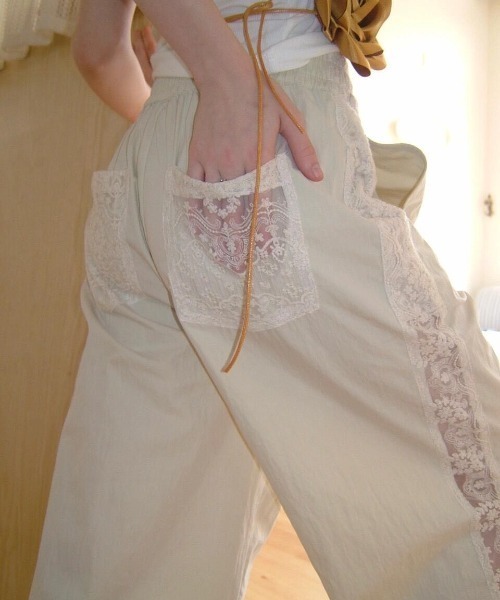 Vipoa（ヴィポア）の「サイドシアーレースワイドパンツ（その他パンツ・レディース・アイボリー・FREE）」の9枚目の写真