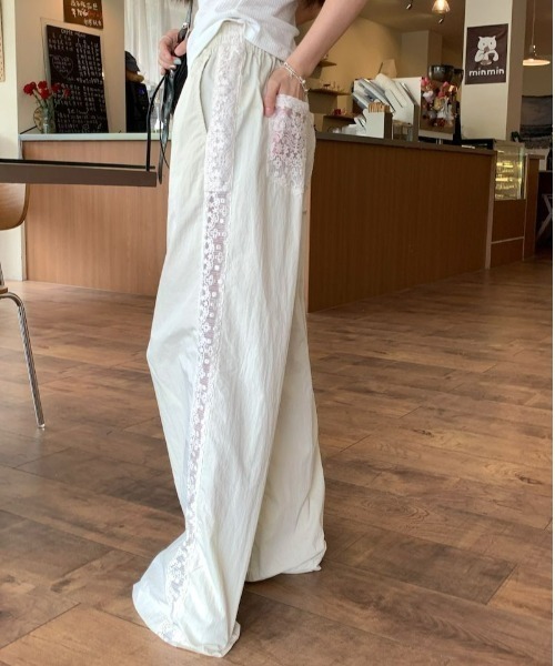 Vipoa（ヴィポア）の「サイドシアーレースワイドパンツ（その他パンツ・レディース・アイボリー・FREE）」の13枚目の写真