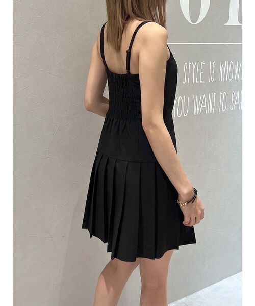 GYDA(ジェイダ)の「【WEB限定】【TINY低身長さん向け】アシメストラッププリーツワンピース(ワンピース・レディース・グレー/ブラック・FREE)」の4枚目の写真