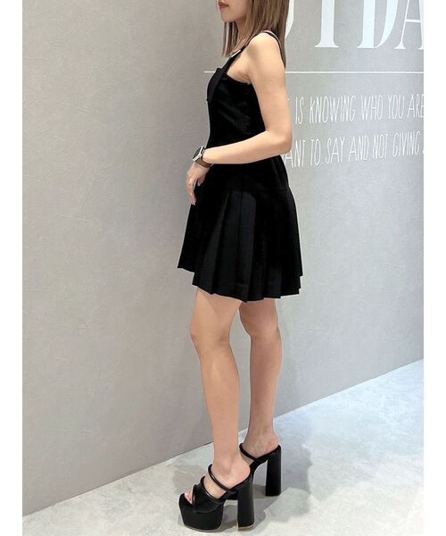 GYDA(ジェイダ)の「【WEB限定】【TINY低身長さん向け】アシメストラッププリーツワンピース(ワンピース・レディース・グレー/ブラック・FREE)」の6枚目の写真