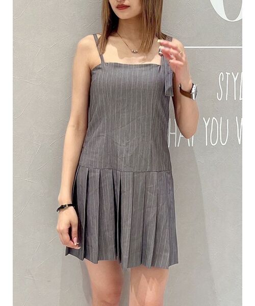 GYDA(ジェイダ)の「【WEB限定】【TINY低身長さん向け】アシメストラッププリーツワンピース(ワンピース・レディース・グレー/ブラック・FREE)」の8枚目の写真