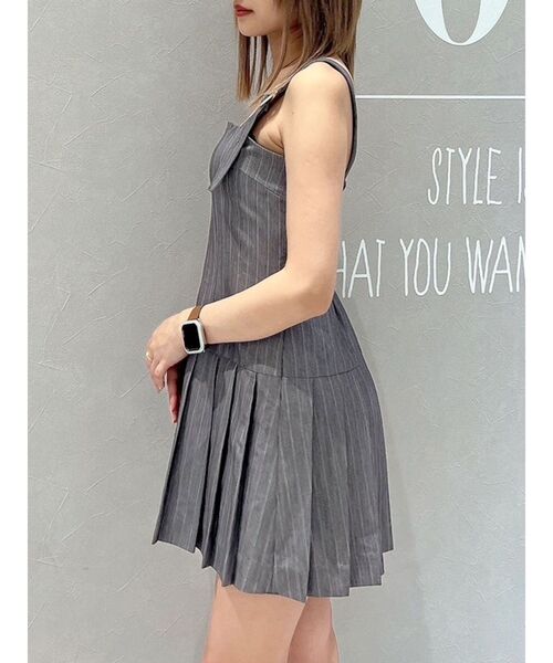 GYDA(ジェイダ)の「【WEB限定】【TINY低身長さん向け】アシメストラッププリーツワンピース(ワンピース・レディース・グレー/ブラック・FREE)」の9枚目の写真