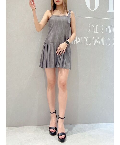 GYDA(ジェイダ)の「【WEB限定】【TINY低身長さん向け】アシメストラッププリーツワンピース(ワンピース・レディース・グレー/ブラック・FREE)」の11枚目の写真