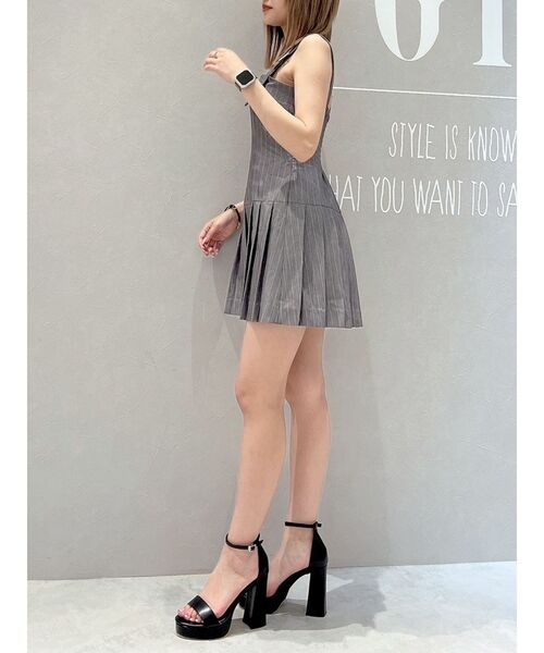 GYDA(ジェイダ)の「【WEB限定】【TINY低身長さん向け】アシメストラッププリーツワンピース(ワンピース・レディース・グレー/ブラック・FREE)」の12枚目の写真