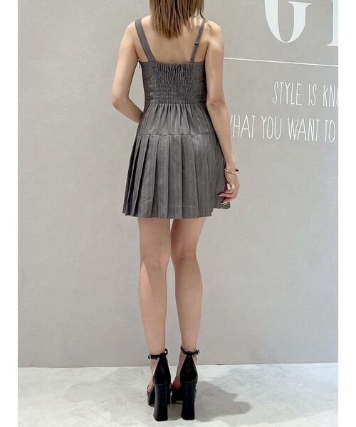 GYDA(ジェイダ)の「【WEB限定】【TINY低身長さん向け】アシメストラッププリーツワンピース(ワンピース・レディース・グレー/ブラック・FREE)」の13枚目の写真