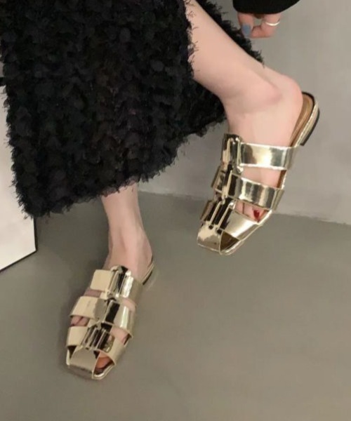 AMELY(エミリー)の「ローヒールグルカサンダル(サンダル・レディース・オフホワイト/シルバー/ブラック/ゴールド・35/36/37/38/39)」の6枚目の写真