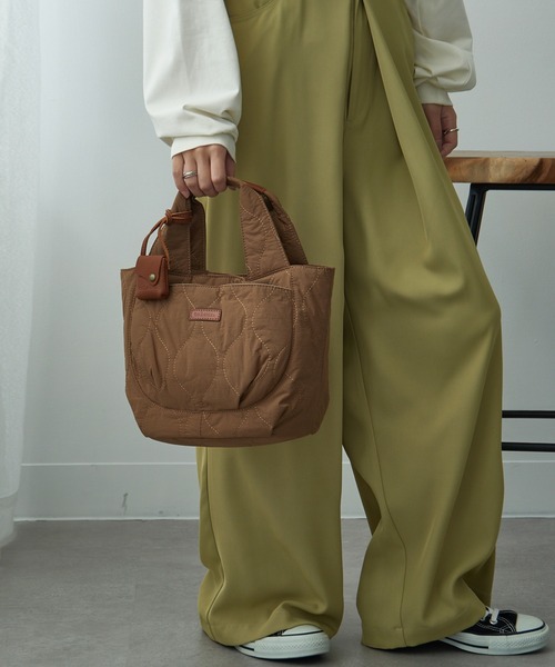 toleur（トーラ）の「【toleur】ナイロンキルティングトート 11930（トートバッグ・レディース・ブラック/ダークベージュ/カーキ/レッド・FREE）」の3枚目の写真