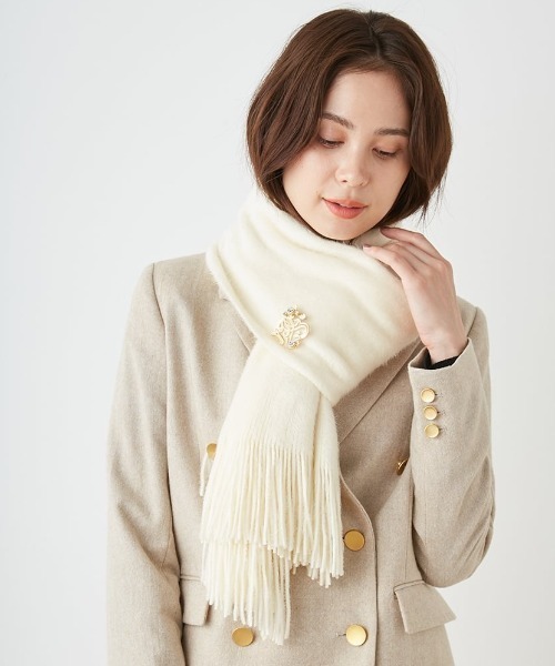 SNIDEL（スナイデル）の「ブローチ付きマフラー（マフラー・レディース・アイボリー/ピンク/レッド・FREE）」の2枚目の写真