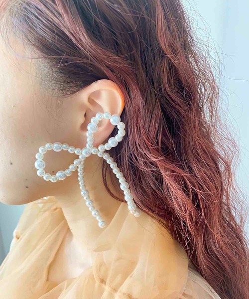 Casselini（キャセリーニ）の「Casselini(キャセリーニ)リボンビーズピアス（ピアス（両耳用）・レディース・ホワイト/ブラック・FREE）」の2枚目の写真