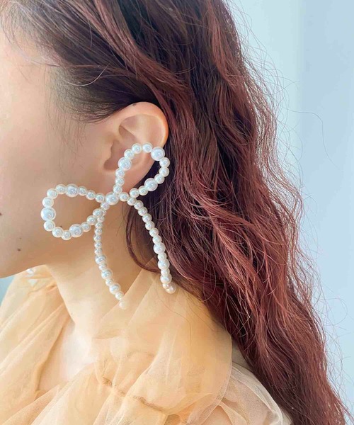 Casselini（キャセリーニ）の「Casselini(キャセリーニ)リボンビーズピアス（ピアス（両耳用）・レディース・ホワイト/ブラック・FREE）」の3枚目の写真