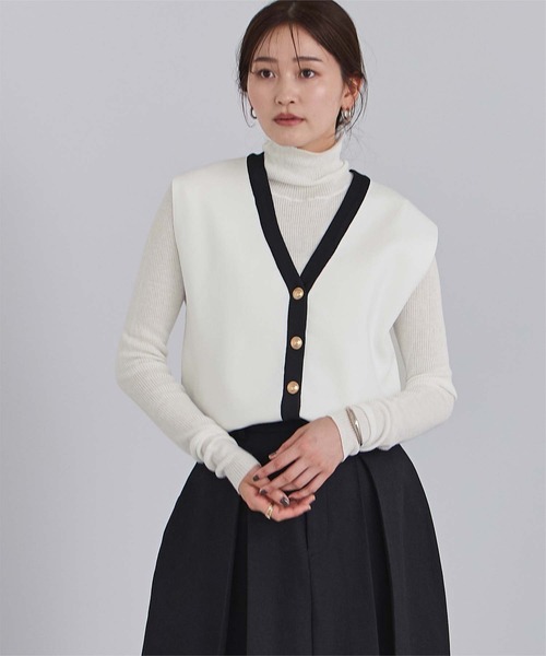 UR'S（ユアーズ）の「ゴールド釦コクーンニットベスト（ベスト・レディース・ホワイト系その他/ライトベージュ/ブラック/グレー/ブラック系その他・S/M/L）」の14枚目の写真