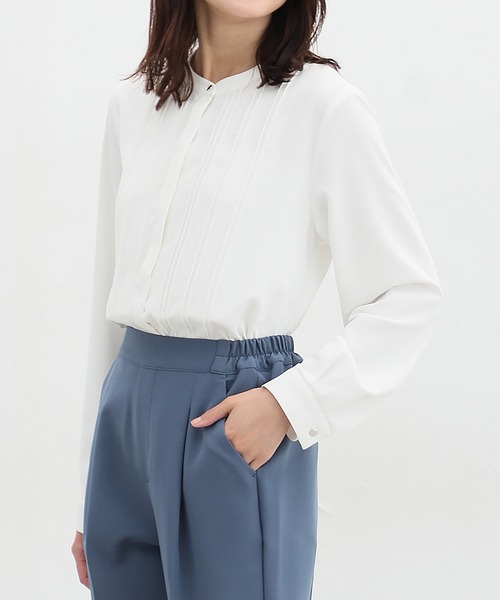 Honeys（ハニーズ）の「ピンタックブラウス（シャツ/ブラウス・レディース・ブラック/グレイッシュベージュ/グレイッシュブルー/ホワイト/ブラウン・S/M/L/LL/3L）」の2枚目の写真