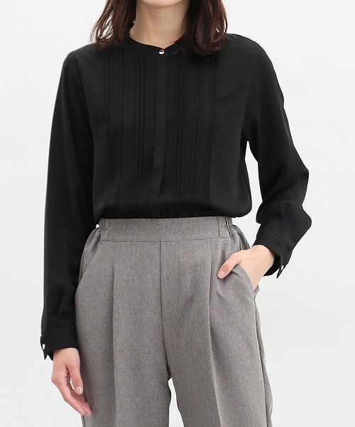 Honeys（ハニーズ）の「ピンタックブラウス（シャツ/ブラウス・レディース・ブラック/グレイッシュベージュ/グレイッシュブルー/ホワイト/ブラウン・S/M/L/LL/3L）」の3枚目の写真