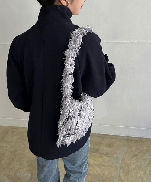 Jewelobe(ジュエローブ)の「フェザー×スパンコールショルダーミニバッグ(ショルダーバッグ・レディース・ブラック/グレー/ベージュ・FREE)」の19枚目の写真