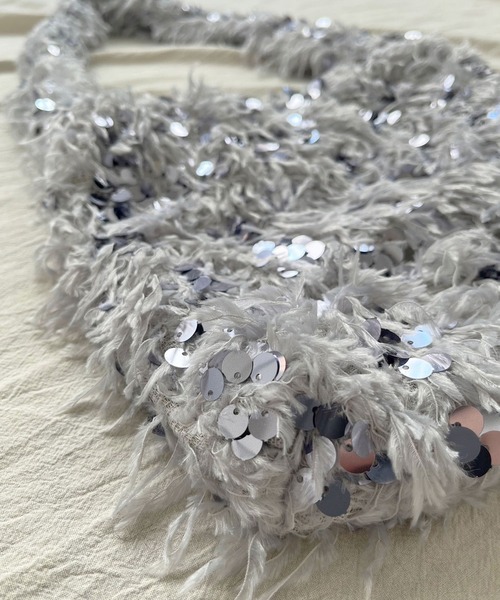 Jewelobe(ジュエローブ)の「フェザー×スパンコールショルダーミニバッグ(ショルダーバッグ・レディース・ブラック/グレー/ベージュ・FREE)」の11枚目の写真