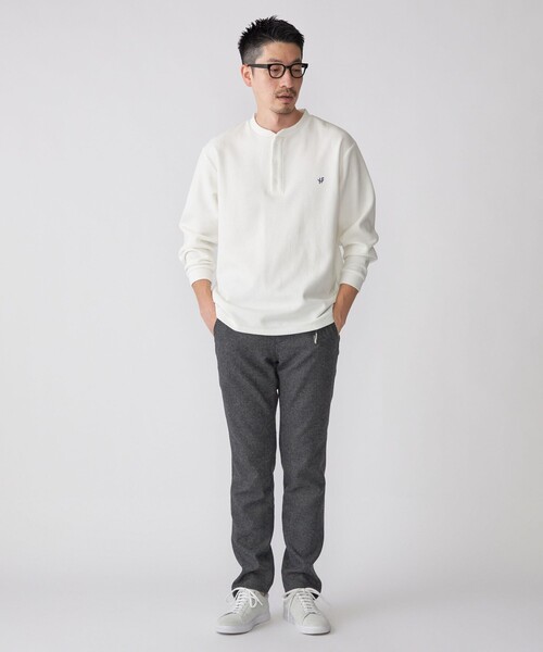 SHIPS（シップス）の「【WEB限定】SHIPS:〈抗菌・防臭〉ワンポイントロゴ バーズアイ ヘンリーネック 長袖 Tシャツ（Tシャツ/カットソー・メンズ・ブラック/ホワイト/ライトグレー/ダークグレー/ネイビー・SMALL/MEDIUM/LARGE/X-LARGE）」の6枚目の写真