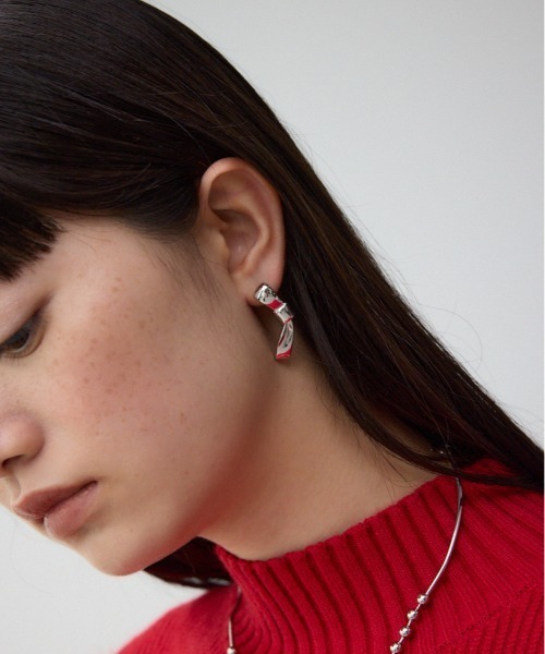 AZUL by moussy（アズールバイマウジー）の「リボンモチーフピアス（ピアス（両耳用）・レディース・ゴールド系その他/シルバー・FREE）」の2枚目の写真