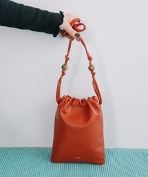Beau're（ヴュレ）の「BEAURE ヴュレ カウレザー ナチュラスストーン ドローストリング BAG（ショルダーバッグ）」