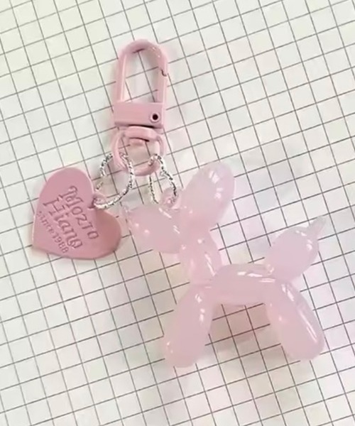 ammy.(エイミードット)の「【 ammy. / エイミードット 】 ハート チャーム ドッグ キーホルダー(キーホルダー・レディース・ブルー/ゴールド/シルバー/ブラック/シルバー系/ホワイト/ピンク・FREE)」の4枚目の写真