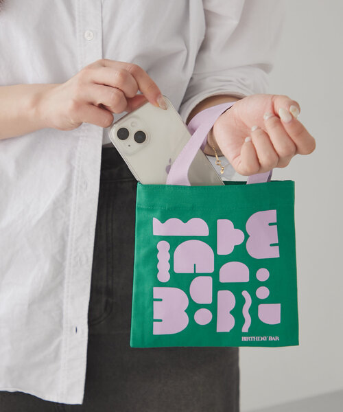 BIRTHDAY BAR（バースデイバー）の「コットンミニスクエアフラットバッグ（トートバッグ・レディース・アイボリー/グリーン/ネイビー/オレンジ・0）」の3枚目の写真