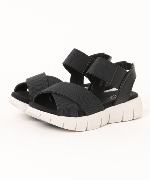 Piedi Nudi（ピエディヌーディ）の「NEW YORK STARS BOBSON 甲クロスベルト ゴムストラップサンダル（サンダル・レディース・ベージュ/ブルー/ブラック・S/M/L/LL）」の2枚目の写真