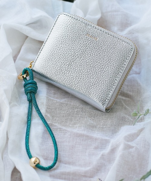 collex(コレックス)の「【WEB限定】【BEAURE/ヴュレ】ストラップ付きウォレット(財布・レディース・シルバー/ブラック/ベージュ/ゴールド・フリー)」の3枚目の写真