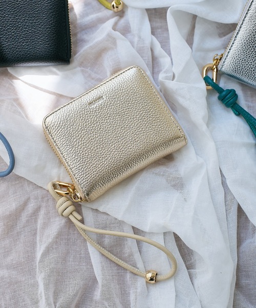 collex(コレックス)の「【WEB限定】【BEAURE/ヴュレ】ストラップ付きウォレット(財布・レディース・シルバー/ブラック/ベージュ/ゴールド・フリー)」の4枚目の写真