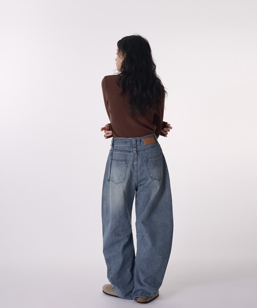 MUHET（ミュエータ）の「belted curve denim pants / ベルト付きカーブデニムパンツ（デニムパンツ・レディース・ライトインディゴブルー/インディゴブルー/ブラック/ブルー系その他・LARGE/MEDIUM/SMALL）」の10枚目の写真