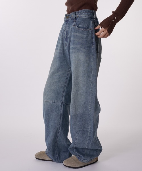 MUHET（ミュエータ）の「belted curve denim pants / ベルト付きカーブデニムパンツ（デニムパンツ・レディース・ライトインディゴブルー/インディゴブルー/ブラック/ブルー系その他・LARGE/MEDIUM/SMALL）」の7枚目の写真